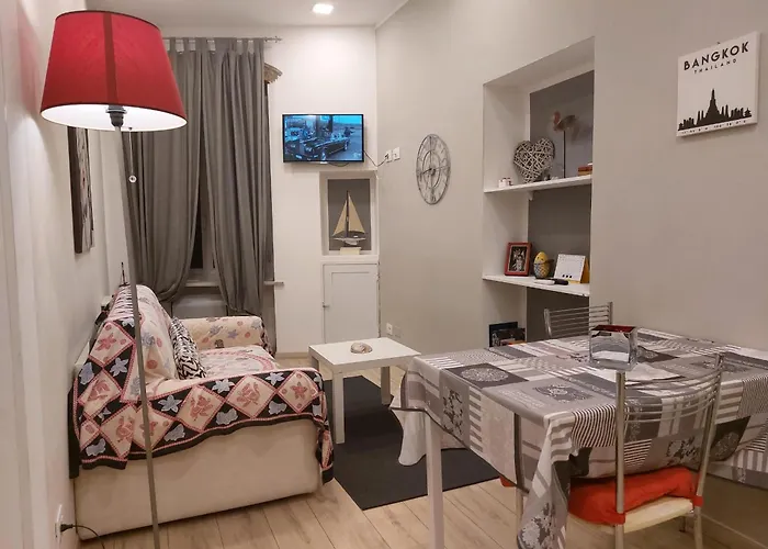 Piazzetta Dei Consoli * Savona